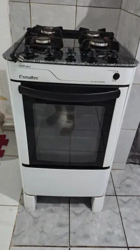 Fogão Esmaltec 4 bocas elétrico com tampo de vidro