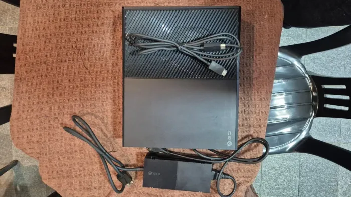 Xbox One Original Preto + Fonte e Cabos