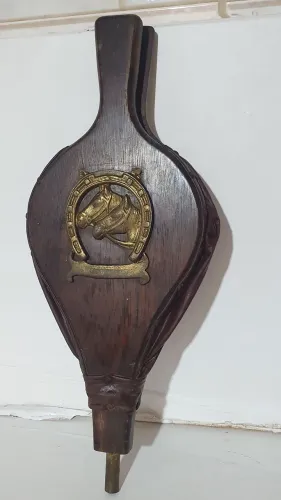Fole soprador para lareira e churrasqueira em madeira e bronze antigo