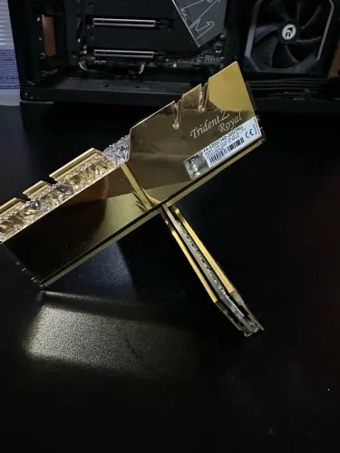 Memória RAM G.Skill Trident Z Royal DDR4 - 32GB (2x16GB)