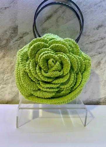 BOLSA FLOR EM CROCHÊ