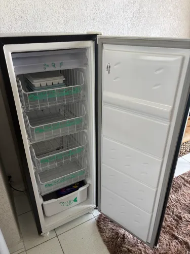 Freezer Vertical Consul 121L 220V Preto | Muito Conservado