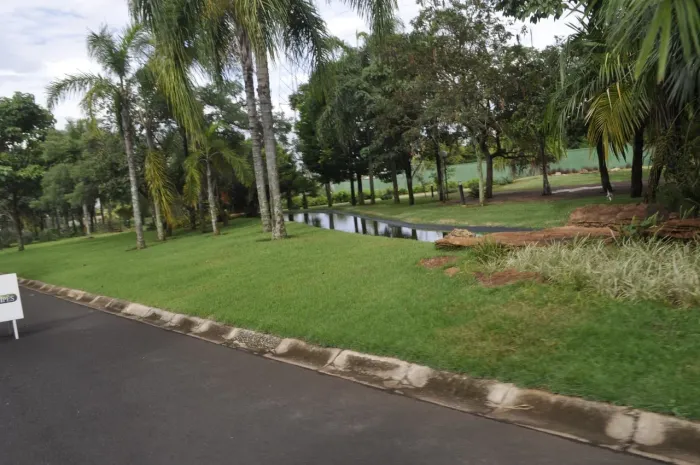 Terreno à venda no Condomínio Villa dos Ipês em Uberlândia