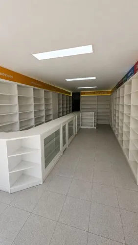 Venda de mobiliário para loja