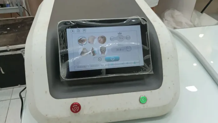 Máquina Laser Remoção de Tatuagem.