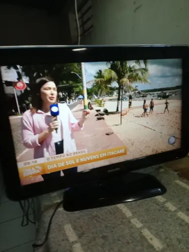 Tv Philips 32 LCD não é smartv não tem digital imbutido funcionando perfeitamente Marília