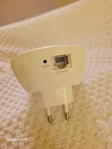 Repetidor de sinal wi fi 300Mbps T-P link bivolt.