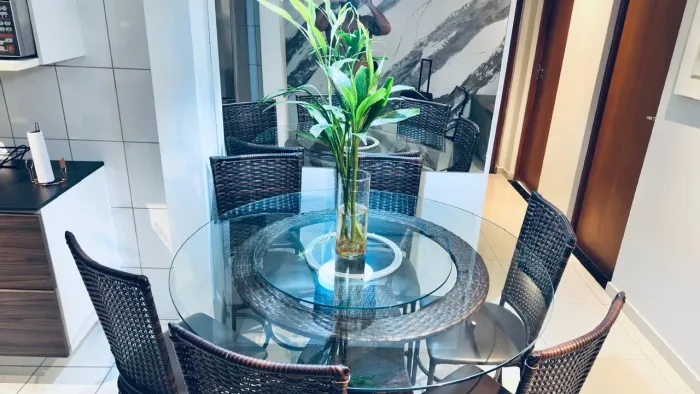 CONJUNTO DE MESA DE VIDRO + 6 CADEIRAS