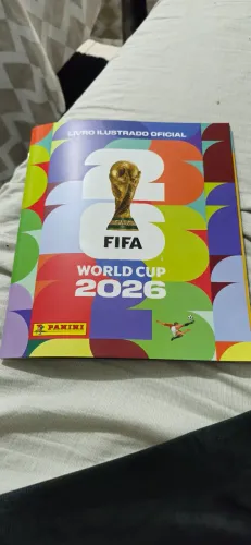 Álbum da Copa do Mundo 2026 Fifa com 386 figurinhas coladas