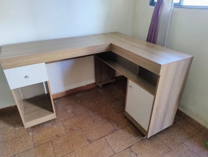 Escrivaninha/mesa para estudos
