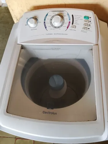 Vendo máquina com defeito 