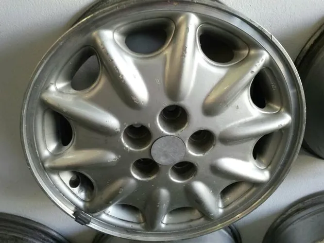 Roda aro 15 Chrysler Néon Prata fechada 5X100 originais