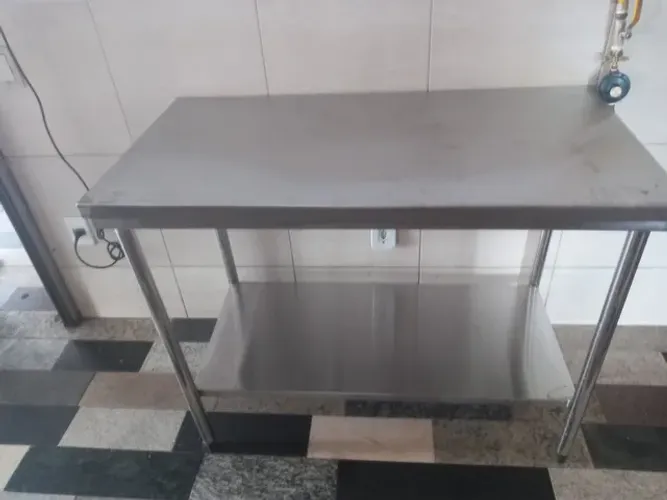 Mesas e pia inox