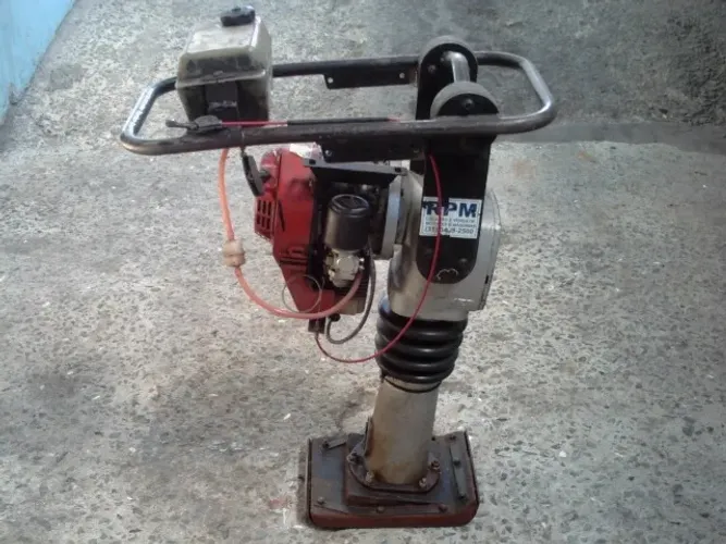 Compactador marca Wacker modelo CP70 usado em bom estado