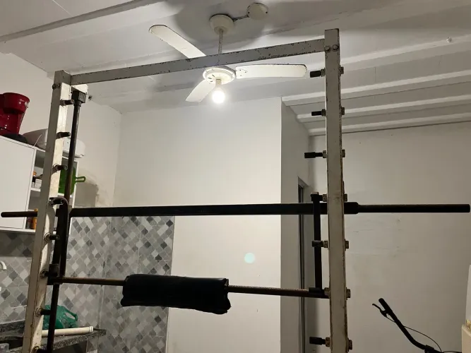 Vendo barra guiada smith robusta ferro macico