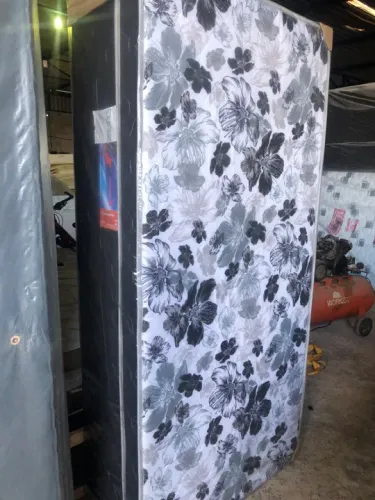Cama de solteiro 88 largura 350,00