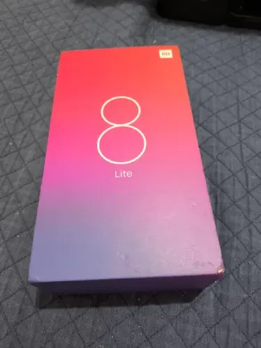 Embalagem Xiaomi MI 8 Light.