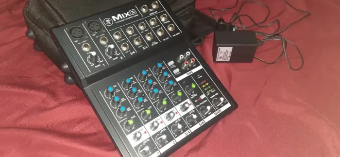 Mesa de Som Mackie Mix8 - 127v - somente venda