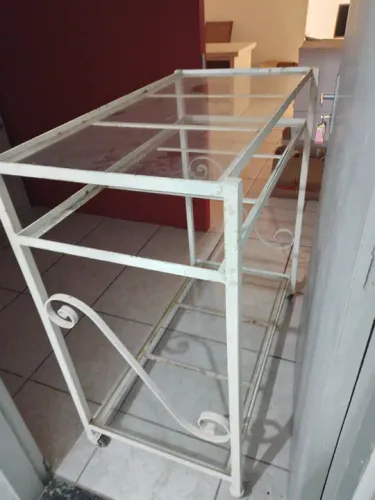 Vende se Estante