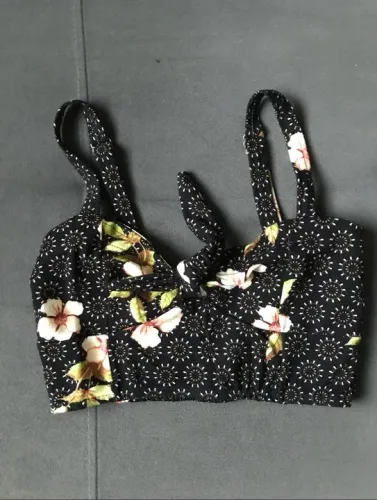 Top cropped floral preto novo P