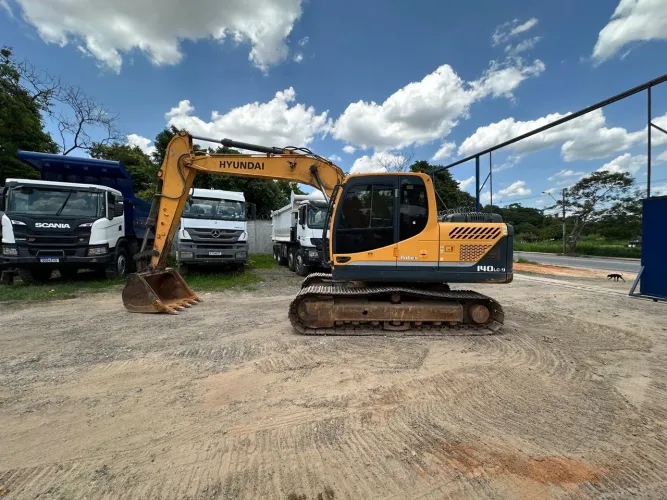 Escavadeira Hyundai 140 LC-9 2020