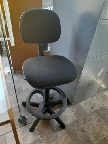 Cadeira alta caixa na cor preta - Nova