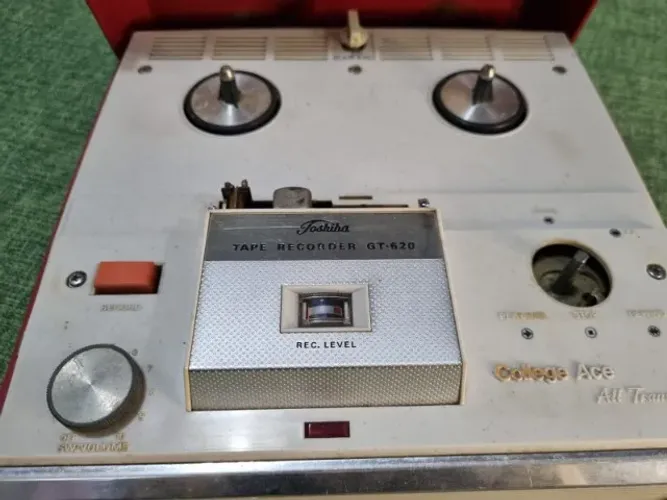 Antigo gravador de rolo Toshiba