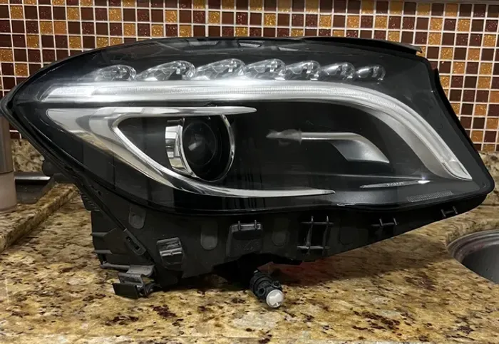 Farol direito completo Mercedes Gla 200 Gla 250