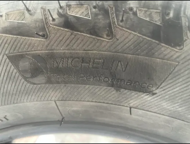 Pneu michelin 16