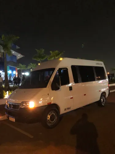 Aluguel de van com motorista 
