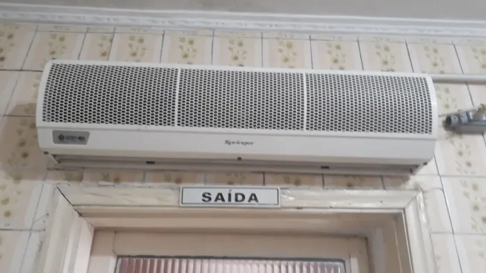 CORTINA DE AR SPRINGER 220 V USADA