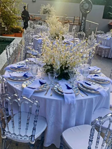 Preciso de Motorista de caminhão pequeno  carteira B e 1 ajudante 