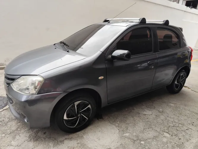 Toyota Etios XS 1.3 Flex 16V 5P Mec. 2012