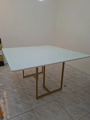 Mesa com tampo de vidro
