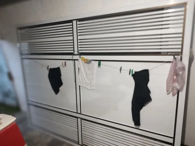 Portão de Alumínio Branco com Grade. 2,20metros de altura, por 2,50 metros de largura.
