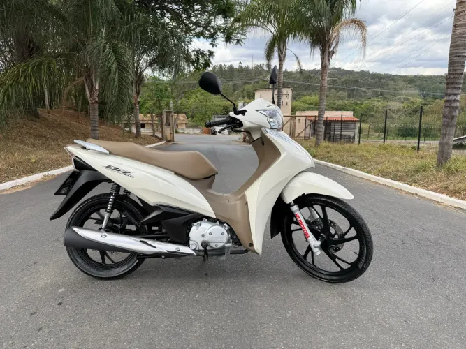 Honda Biz 125 2023 impecável