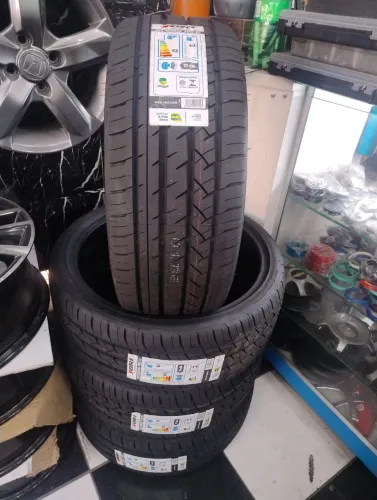Pneus 225/35/20