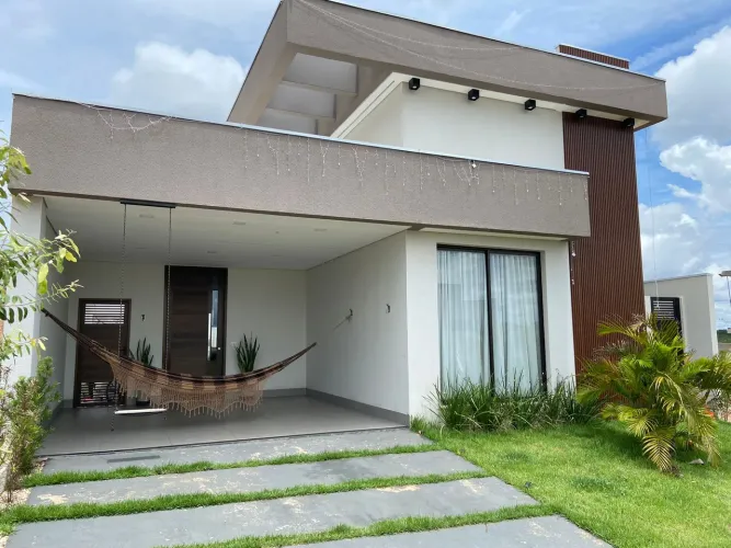 Vende-se belíssima casa no Condomínio Brisas em Cuiabá MT 