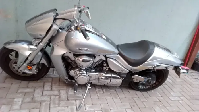 Suzuki 1800 - Excelente estado