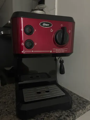 Cafeteira expresso Oster cappuccino