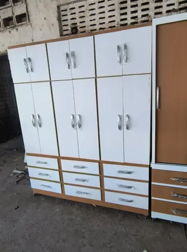 Guarda roupa de casal direto de fabrica todo no bloco de madeira de 10 super resistente 