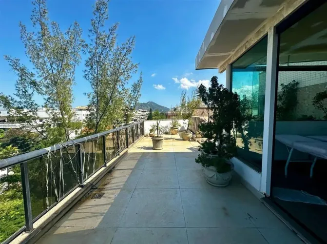 OPORTUNIDADE - COBERTURA LINEAR - 438m² - 4 QUARTOS - 3 SUÍTES