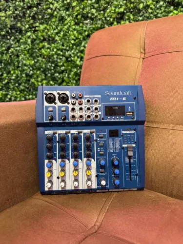 Mesa Analógica Soundcraft MI-6 com 6 Canais