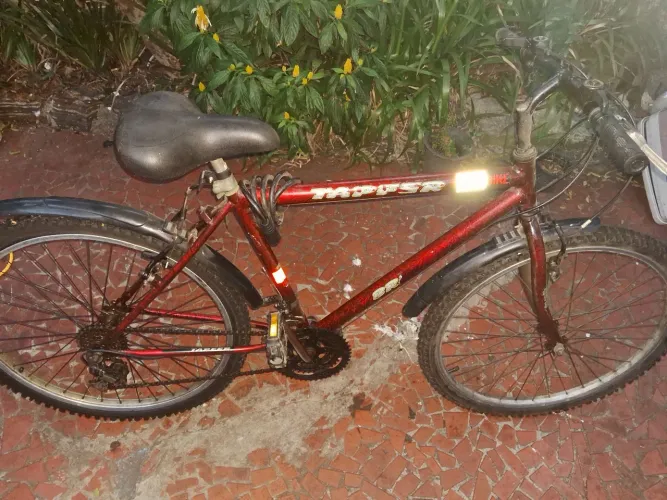 Bicicleta Tapfer MTB 26 marchas com acessórios adicionais
