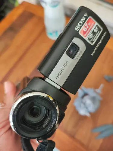Filmadora Sony Handcam Projetor DCR PJ5 sem bateria mas ligando pra peças 