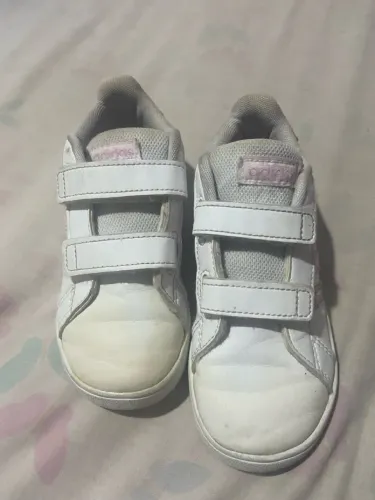 Tênis Infantil Adidas com Velcro