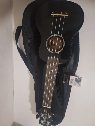 Ukulele Arrow PB10 S + case + afinador