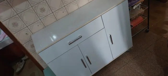 Balcão brancao com 1 gaveta grande e 3 porta junto com o armário de parede ZL- Sp