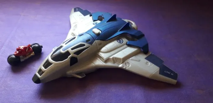 Hot Wheels Vingadores Era De Ultron Moto Lançador Quinjet Cinza