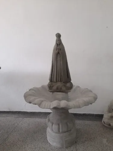 Fonte Nossa Senhora de Aparecida de cimento para jardim